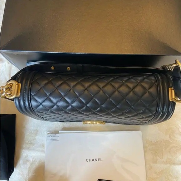 Chanel Medium Boy Bag (new medium). - Picture 8 of 10